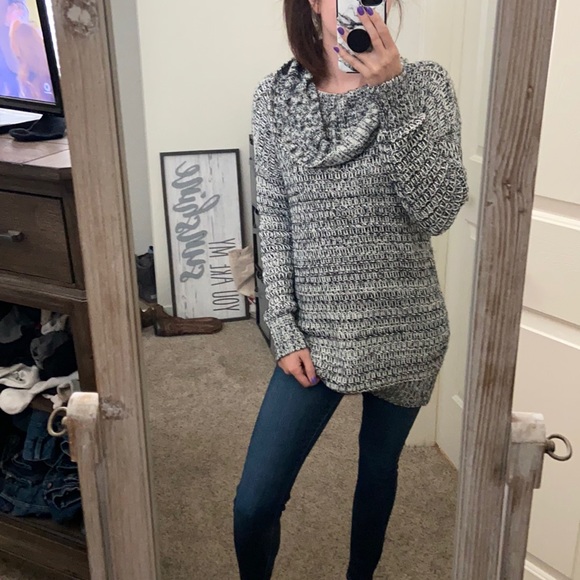 Volcom black and white cowl neck sweater - Picture 12 of 12